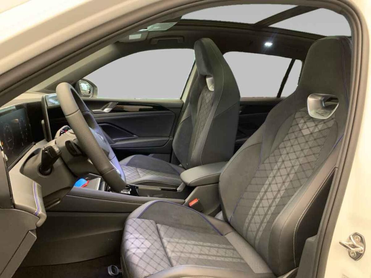 Volkswagen Tiguan R-Line TSI 4M AHK*PANO*NAV*HUD*CAM