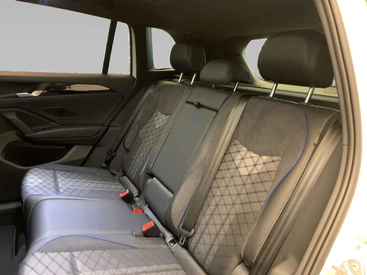 Volkswagen Tiguan R-Line TSI 4M AHK*PANO*NAV*HUD*CAM