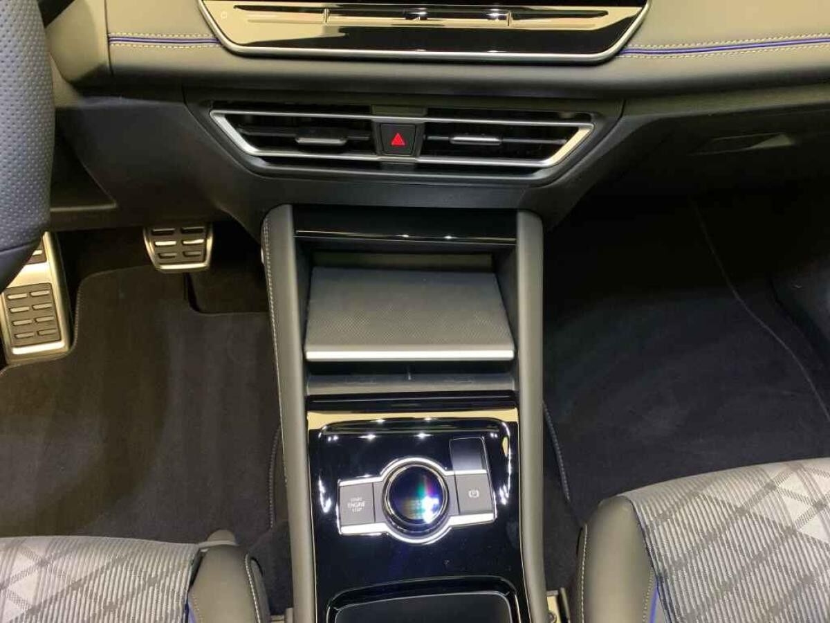 Volkswagen Tiguan R-Line TSI 4M AHK*PANO*NAV*HUD*CAM