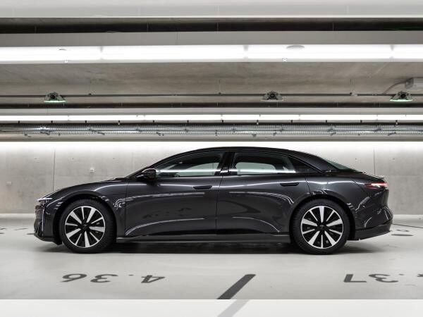 Lucid Air PURE (WLTP-Reichweite 831 km): INKL. Überführung & Wartung