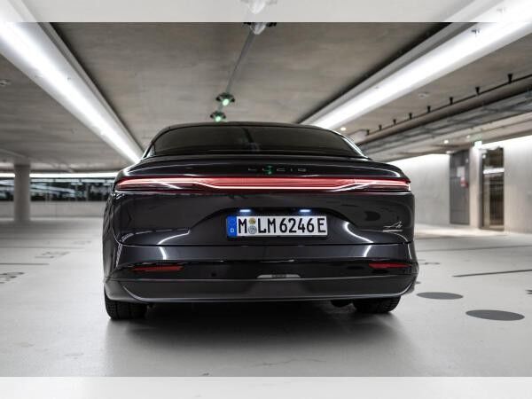 Lucid Air PURE (WLTP-Reichweite 831 km): INKL. Überführung & Wartung