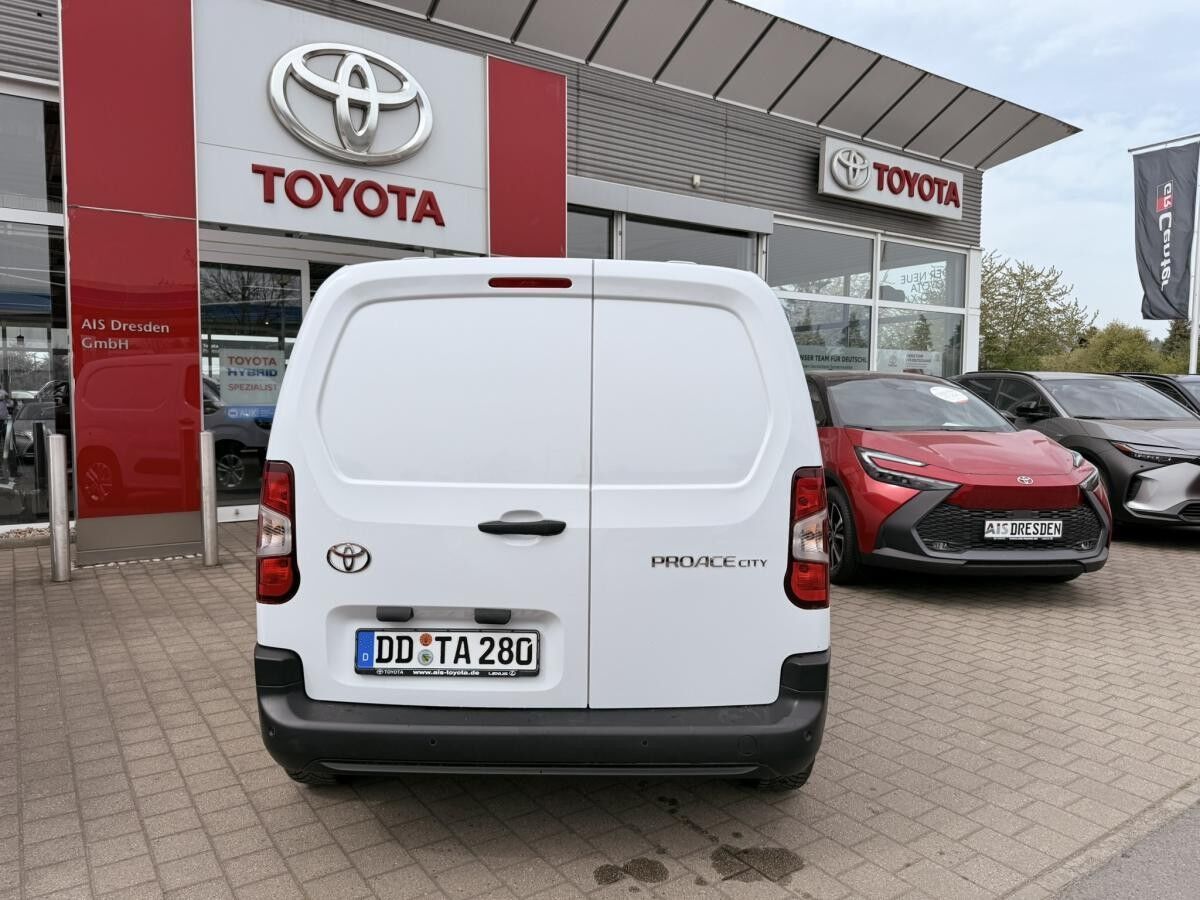 Toyota Proace City 1.5 D-4D 130 PS 8-Stufen-Automatik L1 Comfort **Bis zu 15 Jahre Garantie!**