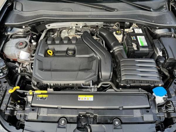 Seat Leon Sportstourer Style 1.5 eTSI DSG / Navi, LED