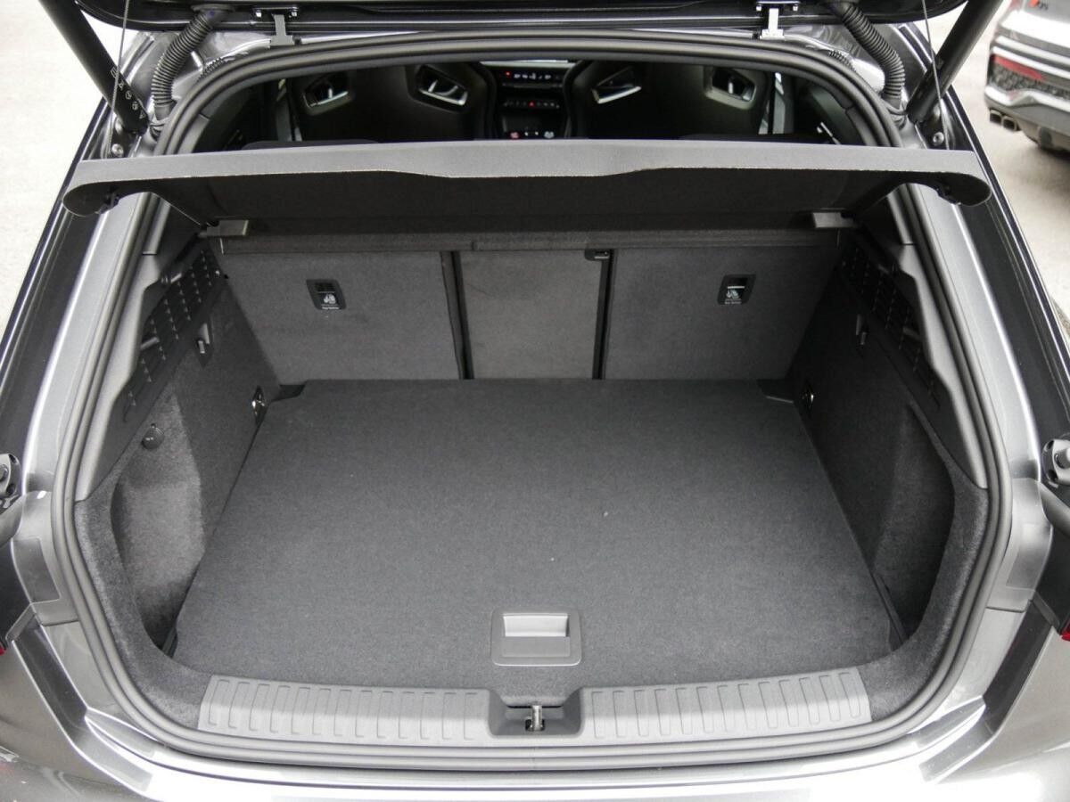 Audi RS3 RS 3 Sportback 19"Alu, RS-Sportabgaanlage Lagerwagen !