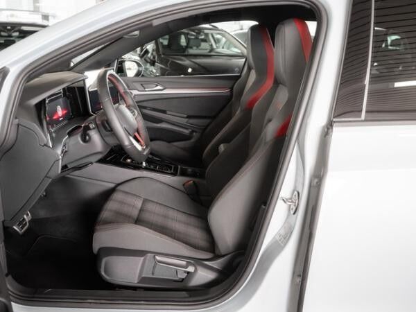 Volkswagen Golf VIII 2,0 TSI DSG GTI Black Style ACC Matrix R-Kamera Navi