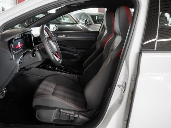 Volkswagen Golf VIII 2.0 TSI DSG GTI PANO HUD IQ-Light