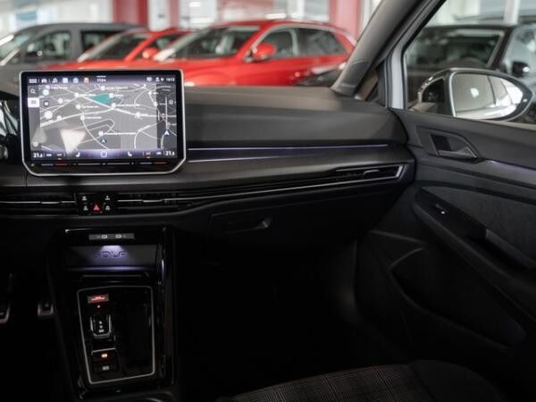 Volkswagen Golf VIII 2.0 TSI DSG GTI PANO HUD IQ-Light