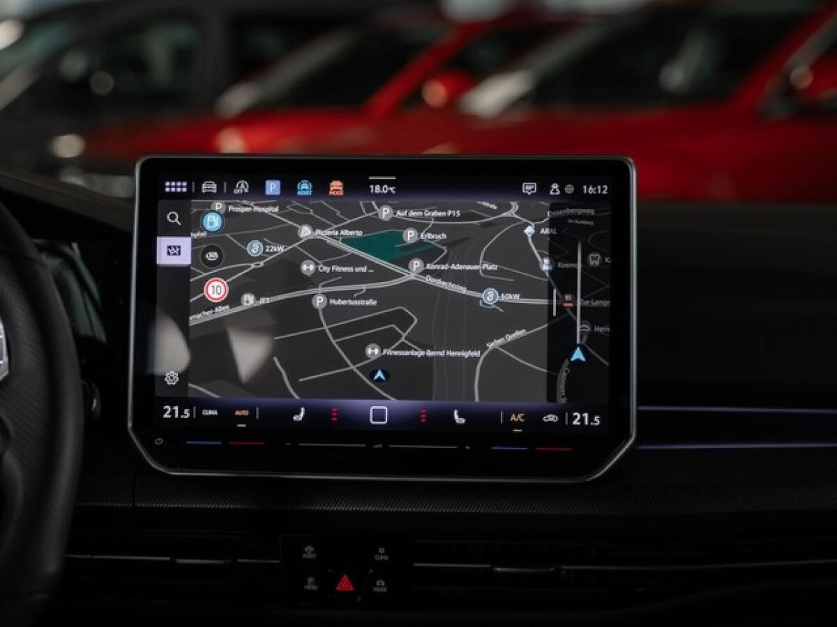 Volkswagen Golf VIII 2.0 TSI DSG GTI PANO HUD IQ-Light