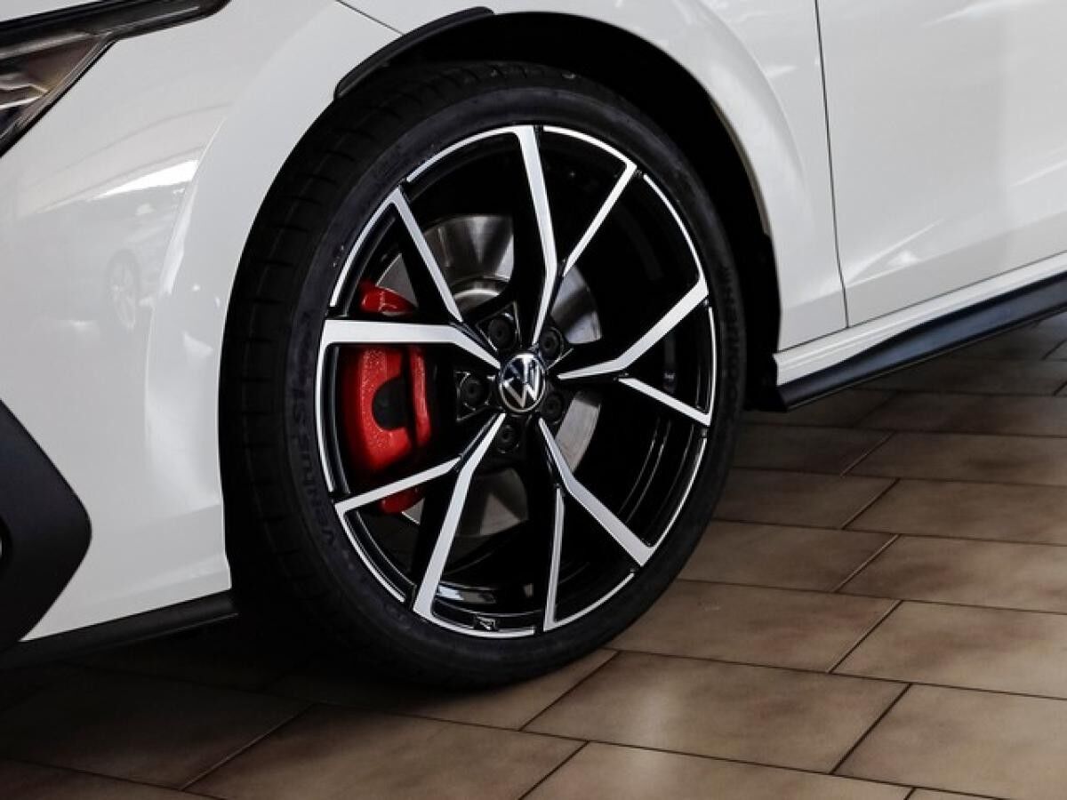 Volkswagen Golf VIII 2.0 TSI DSG GTI PANO HUD IQ-Light