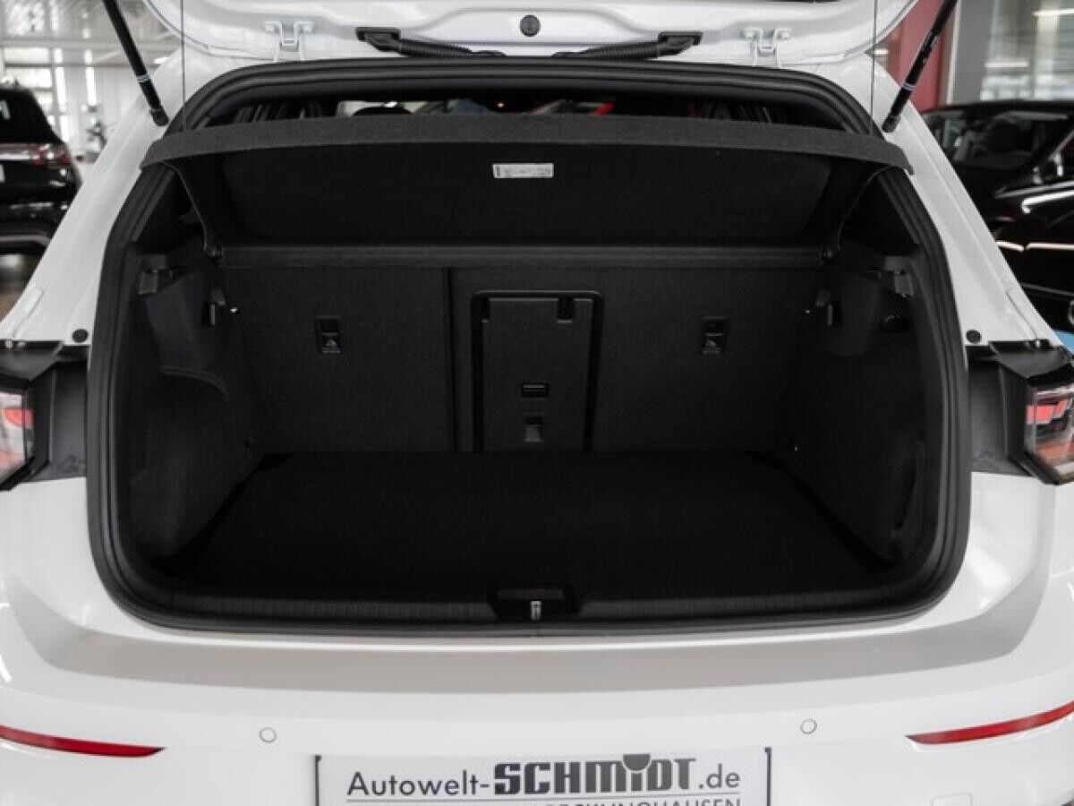 Volkswagen Golf VIII 2.0 TSI DSG GTI PANO HUD IQ-Light