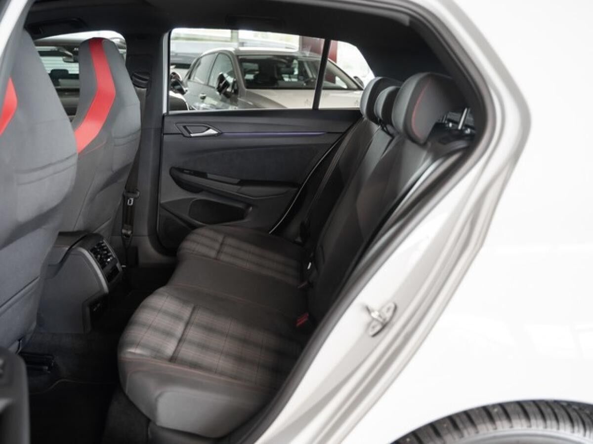 Volkswagen Golf VIII 2.0 TSI DSG GTI PANO HUD IQ-Light