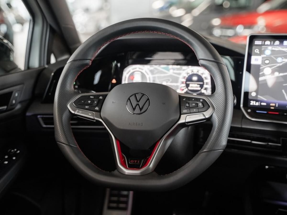 Volkswagen Golf VIII 2.0 TSI DSG GTI PANO HUD IQ-Light