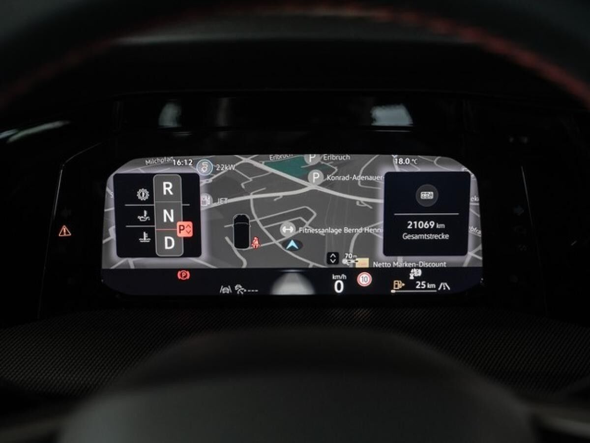 Volkswagen Golf VIII 2.0 TSI DSG GTI PANO HUD IQ-Light