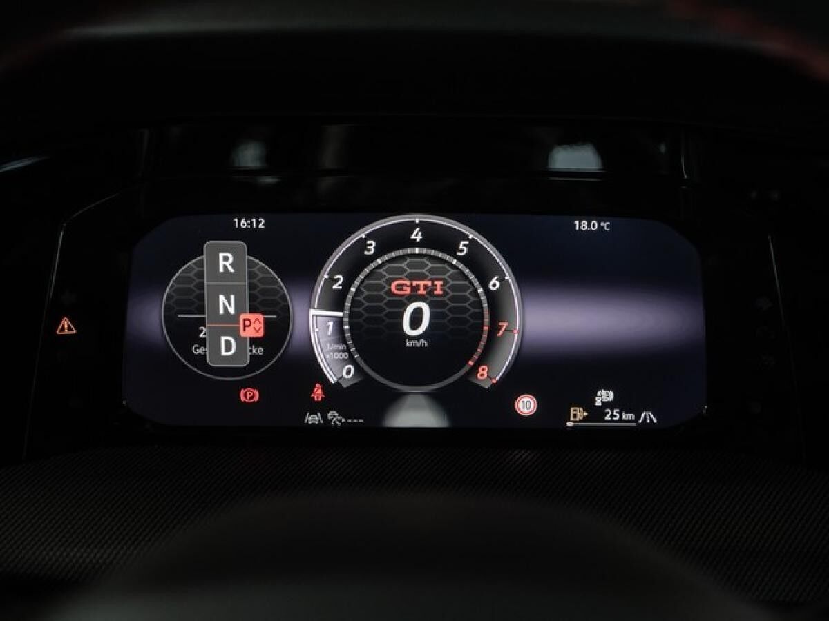 Volkswagen Golf VIII 2.0 TSI DSG GTI PANO HUD IQ-Light