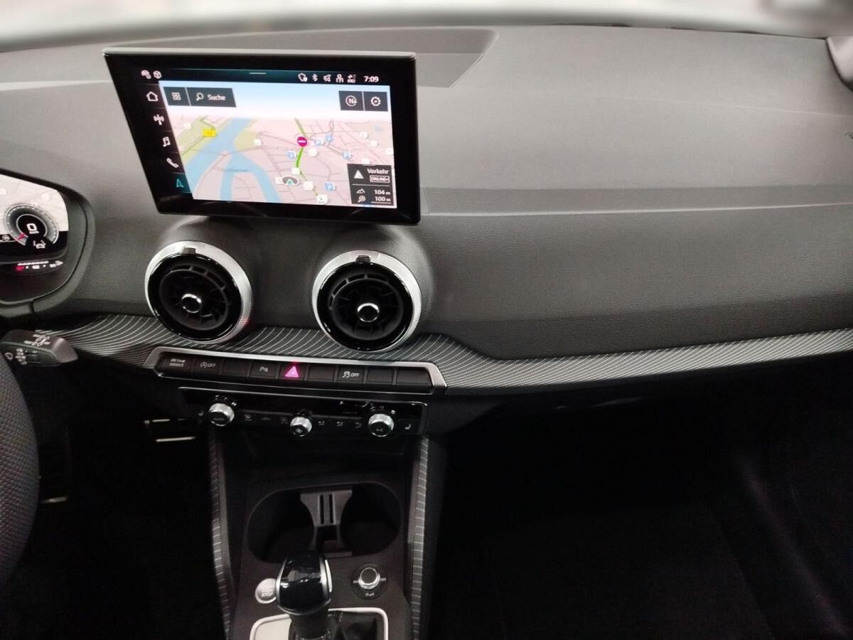Audi Q2 35 TFSI S tronic S line MatrixLED Leder Tempomat