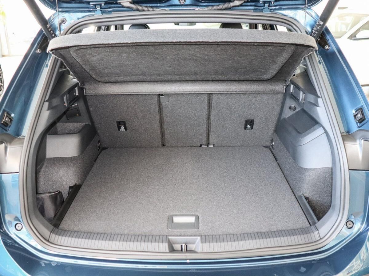 Volkswagen Tiguan R-Line 2.0 TDI DSG AHK Kamera HarmanK. HD-Matrix BlackStyle