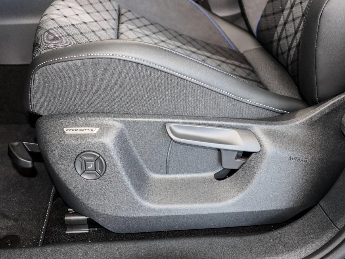 Volkswagen Tiguan R-Line 2.0 TDI DSG AHK Kamera HarmanK. HD-Matrix BlackStyle