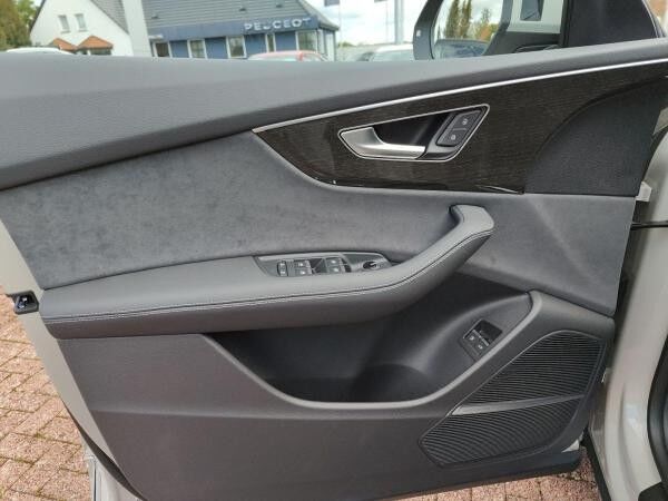 Audi Q8 SUV 55 TFSI e quattro tiptronic