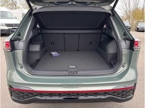 Volkswagen Tiguan 1.5eTSI DSG R-Line AHK+PANO+KEYLESS+NAVI+