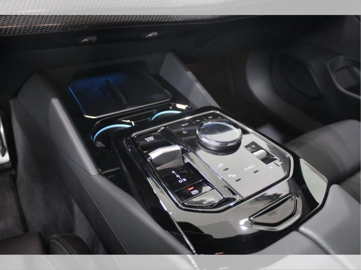 BMW i5 M60 xDrive AKTION:INKL.WRK+M PRO+20 LM+PANODACH+HEAD-UP+ACC+E-SITZ+TRAVEL