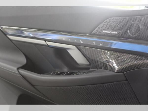 BMW i5 M60 xDrive M PRO+20 LM+PANODACH+HEAD-UP+ACC+E-SITZ+TRAVEL