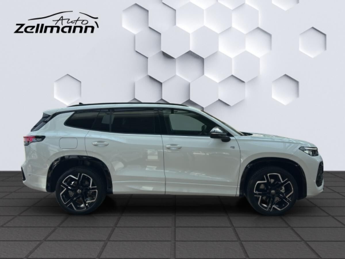Volkswagen Tayron R-Line 1,5l eHybrid DSG AD AHK Leder Soundsystem Klimaautom SD Verkehrszeichenerk.