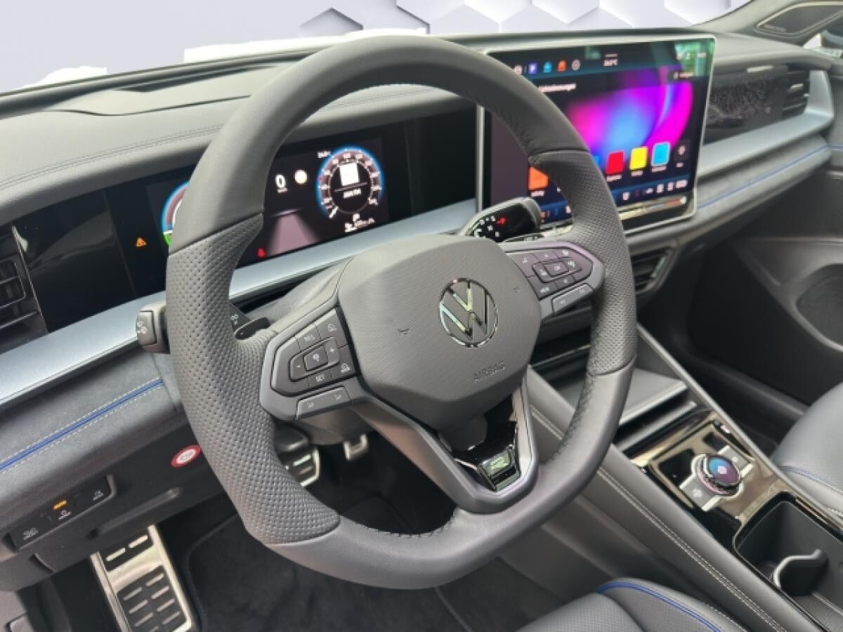 Volkswagen Tayron R-Line 1,5l eHybrid DSG AD AHK Leder Soundsystem Klimaautom SD Verkehrszeichenerk.
