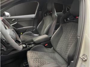 Audi RS3 Limousine / RS-Dynamikpaket / Exclusive Kreide / Schalensitze / Carbonpaket