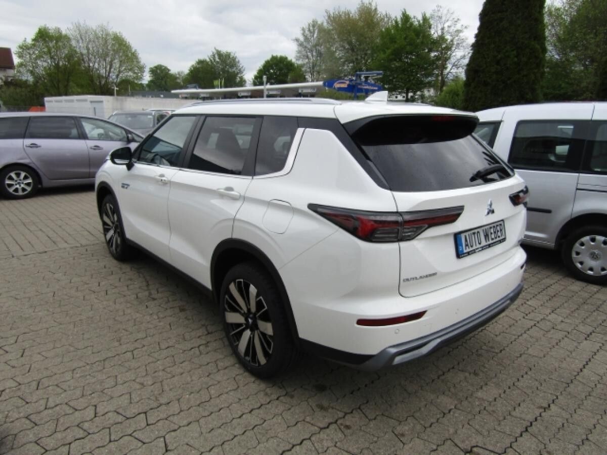 Mitsubishi Outlander Plug-in Hybrid 2.4 PHEV Intro Edition NAVI LED SHZ ACC PDC RFK