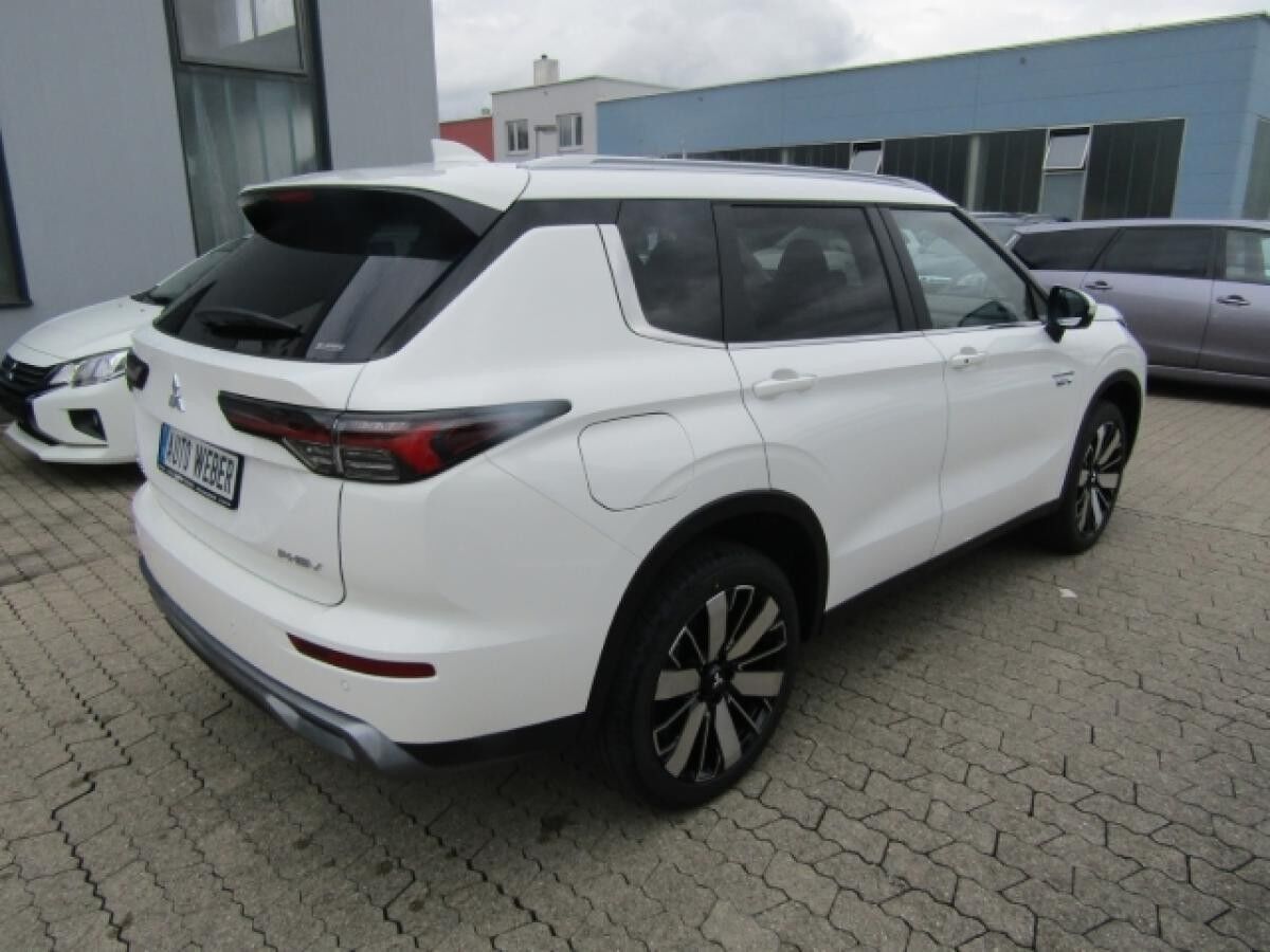 Mitsubishi Outlander Plug-in Hybrid 2.4 PHEV Intro Edition NAVI LED SHZ ACC PDC RFK