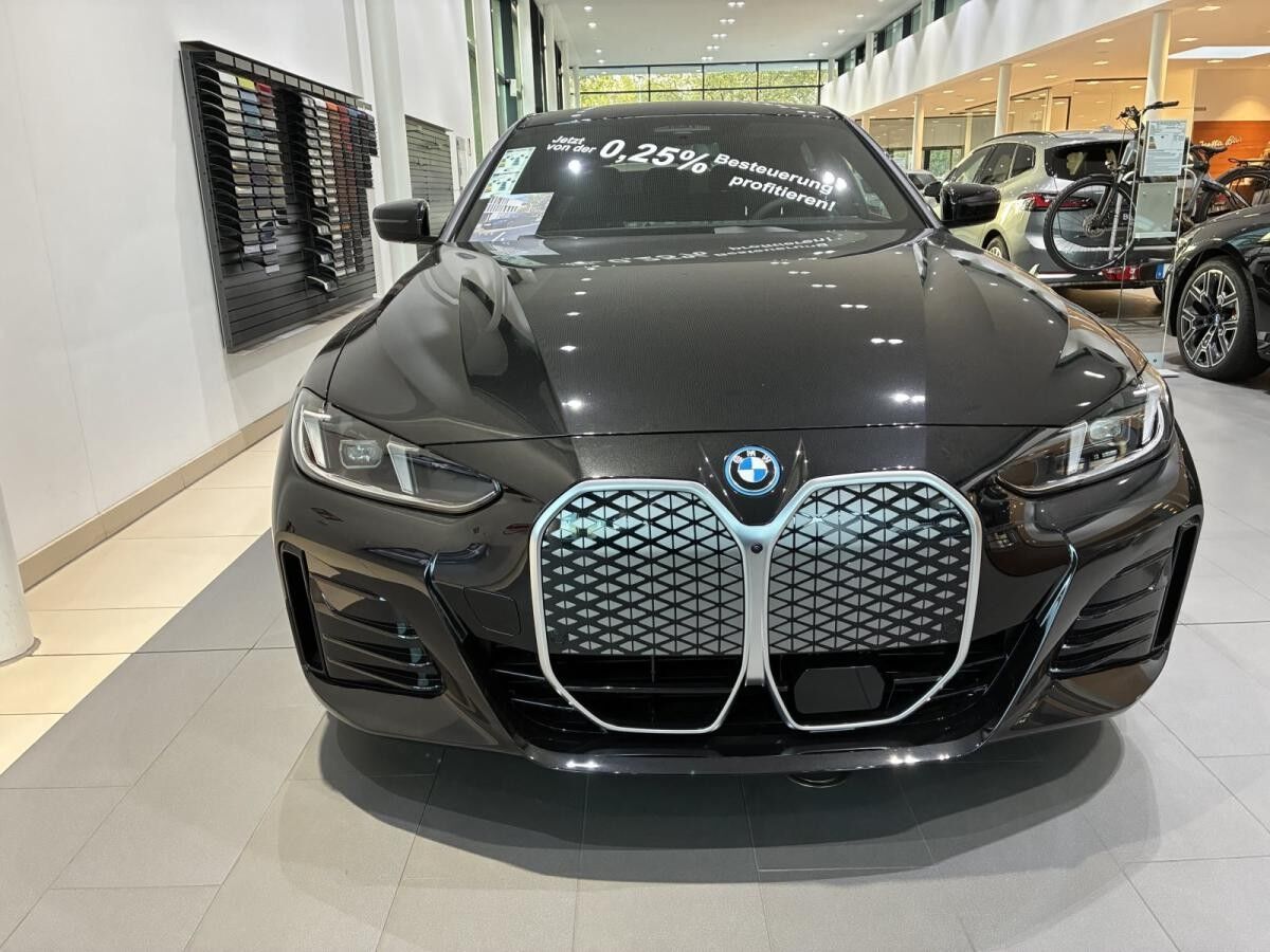 BMW i4 eDrive35 AKTION:INKL.WKR+M Sport+0,25DW+18LM+AHK+HEADUP+COMFORTPAKET