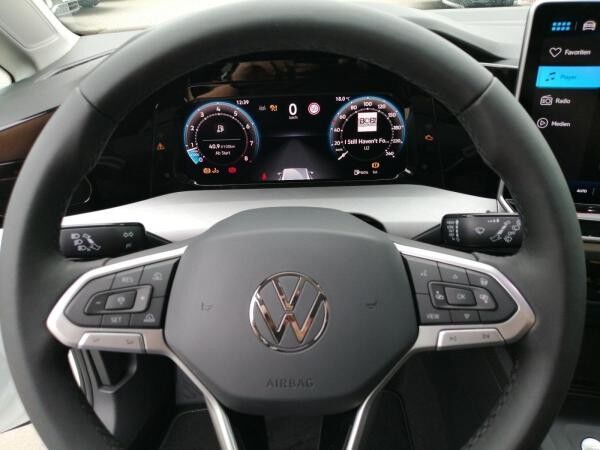 Volkswagen Golf Life 1.5 TSI/ LED, AHK, Pano, PDC, SZH, APP
