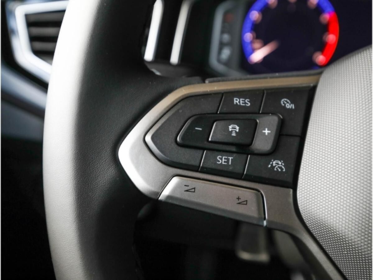 Volkswagen Taigo R-Line 1.5 TSI DSG AHK Navi Kamera IQ.Light