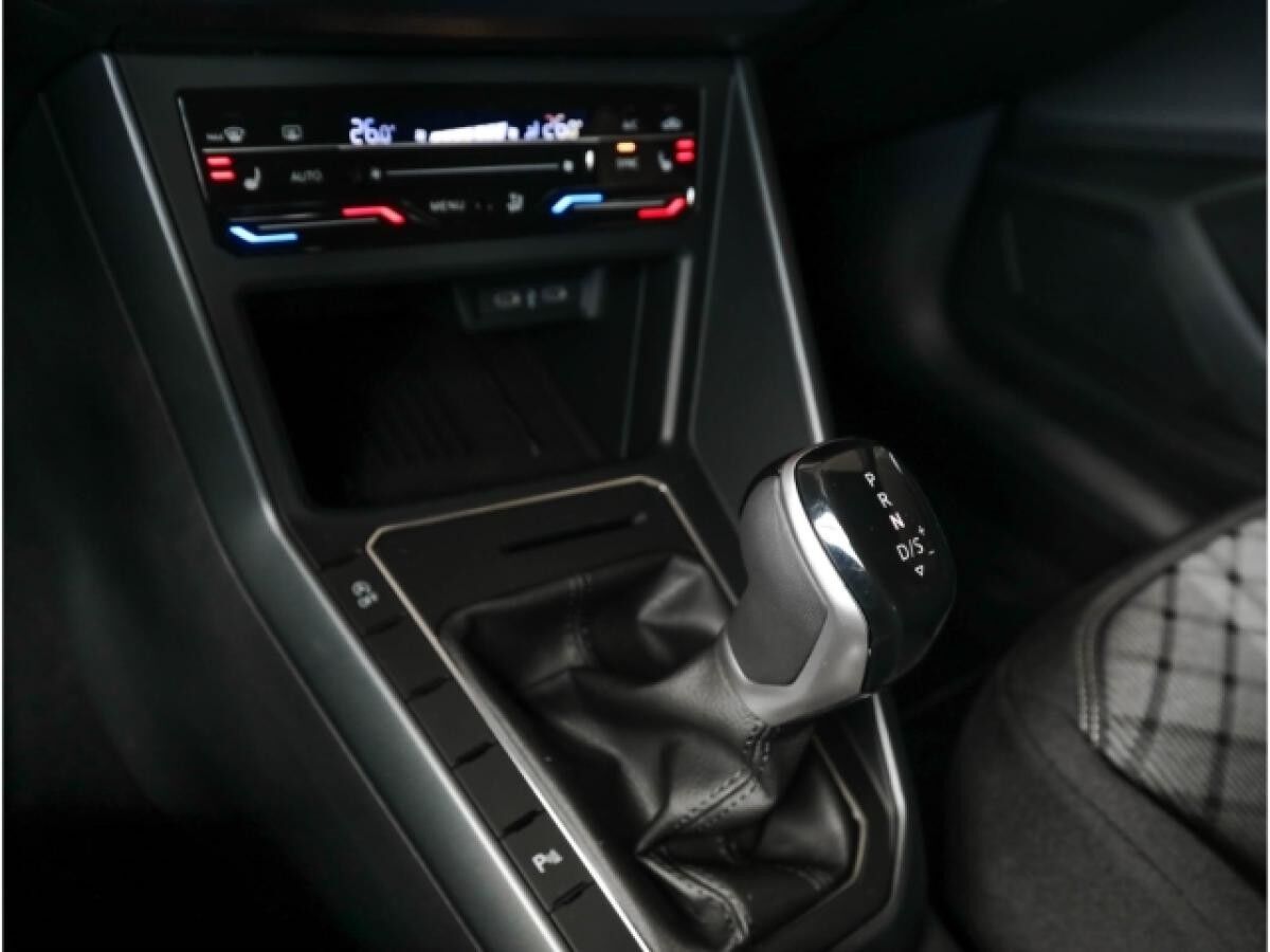 Volkswagen Taigo R-Line 1.5 TSI DSG AHK Navi Kamera IQ.Light