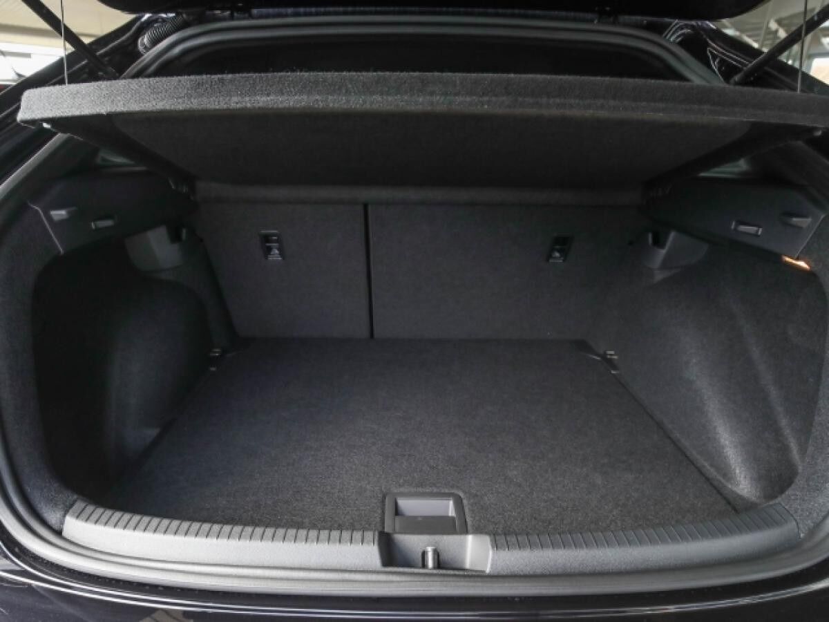 Volkswagen Taigo R-Line 1.5 TSI DSG AHK Navi Kamera IQ.Light