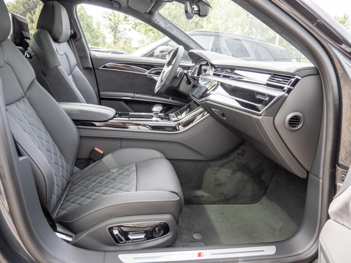 Audi A8 L 60 TFSI e quattro