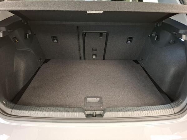 Volkswagen Golf VIII 1.5 eTSI Style AHK ACC Massage Matrix