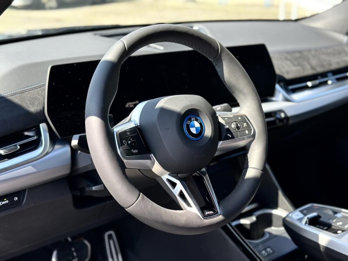 BMW iX2 eDrive20 M Sportpaket HK HiFi DAB LED RFK