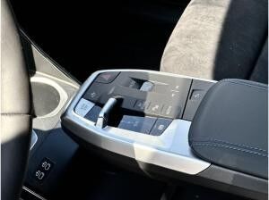 BMW iX2 eDrive20 M Sportpaket HK HiFi DAB LED RFK