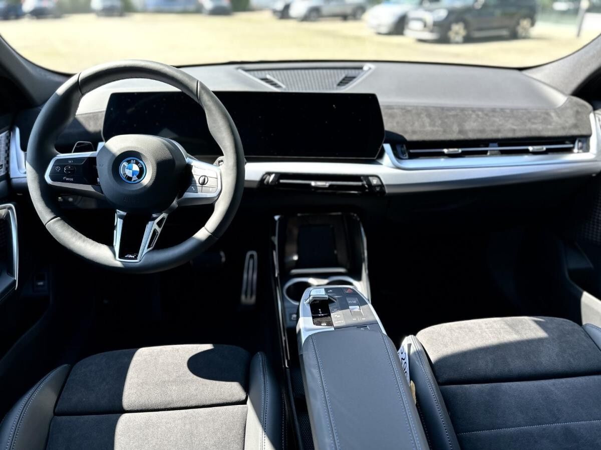 BMW iX2 eDrive20 M Sportpaket HK HiFi DAB LED RFK