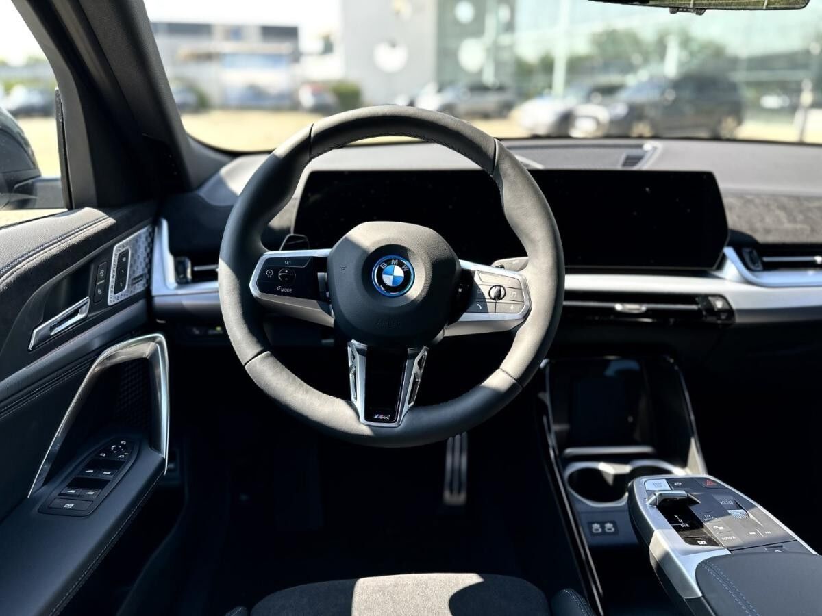 BMW iX2 eDrive20 M Sportpaket HK HiFi DAB LED RFK