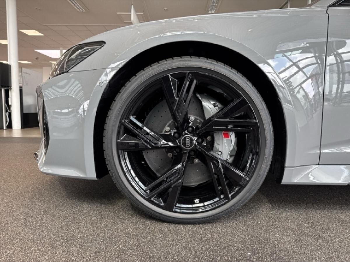 Audi RS6 Avant performance quattro tiptronic HUD