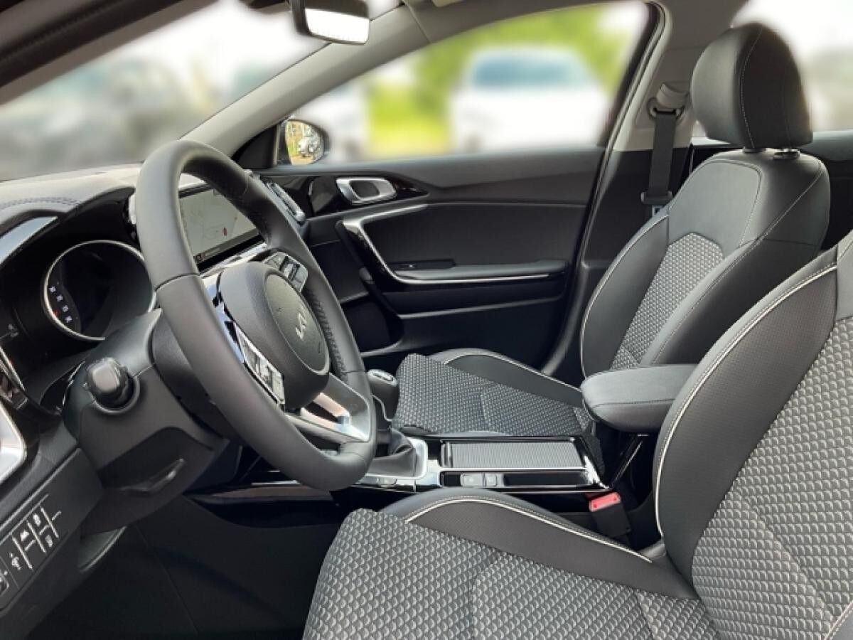 Kia XCeed 1.5T VIS % KOM NAVI LED Klimaautom DAB SHZ LenkradHZG Rückfahrkam.