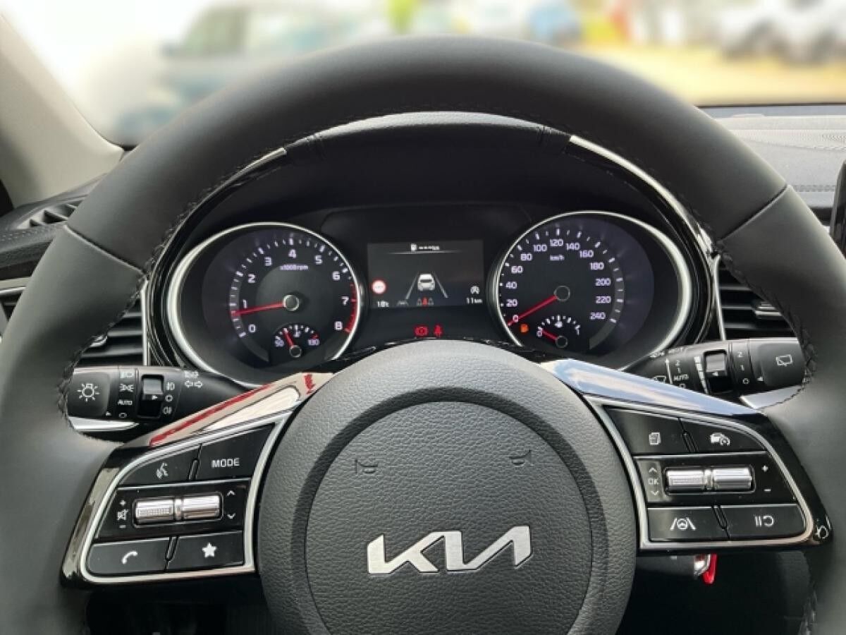 Kia XCeed 1.5T VIS % KOM NAVI LED Klimaautom DAB SHZ LenkradHZG Rückfahrkam.