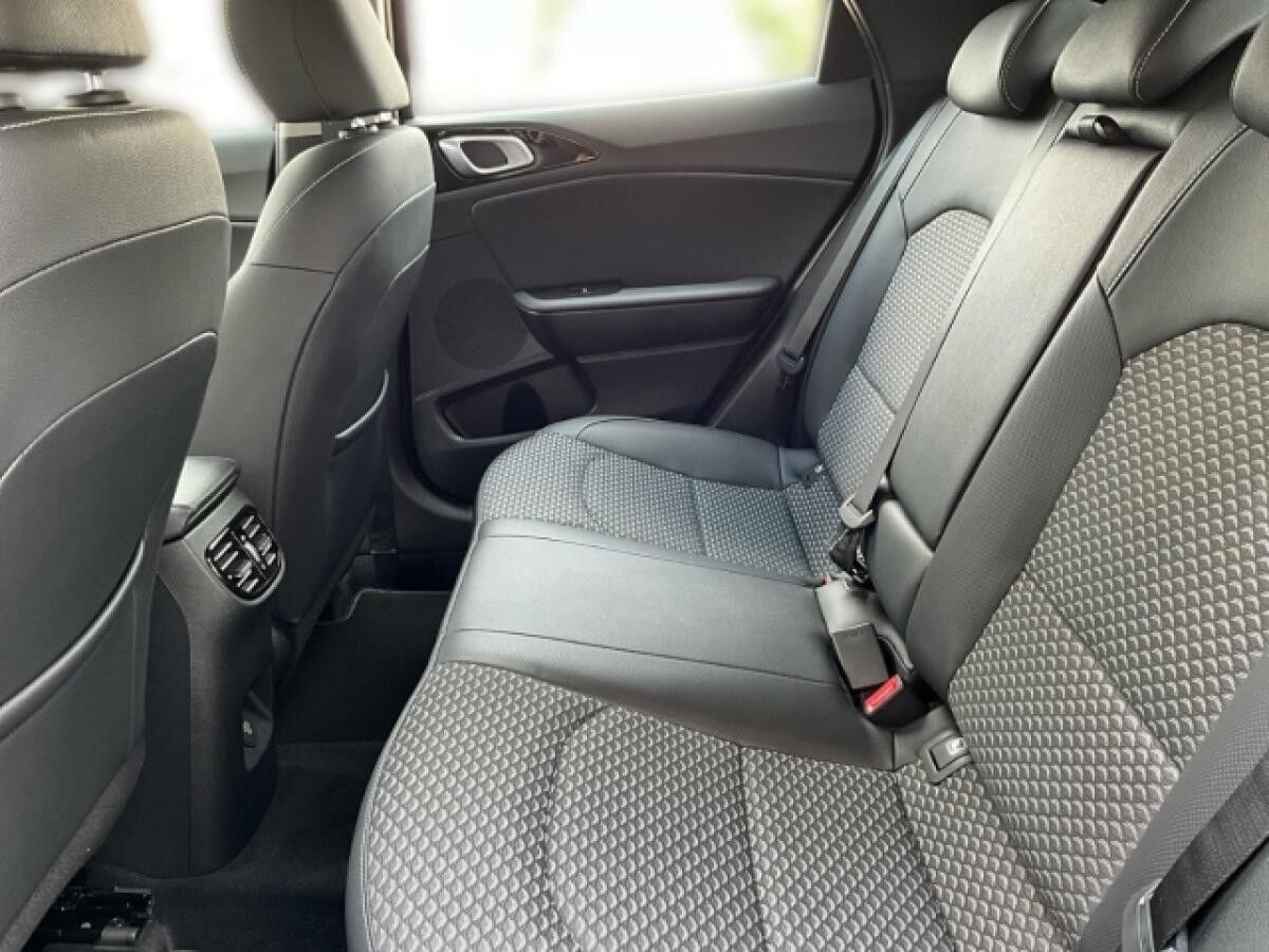 Kia XCeed 1.5T VIS % KOM NAVI LED Klimaautom DAB SHZ LenkradHZG Rückfahrkam.