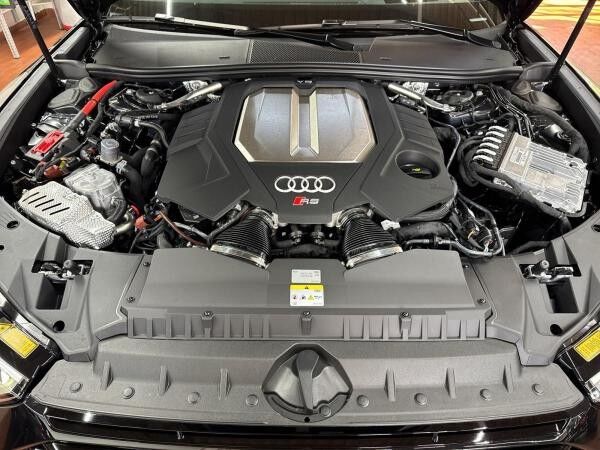 Audi RS6 Avant performance 360°+HuD+Keramik+Pano+Sthz