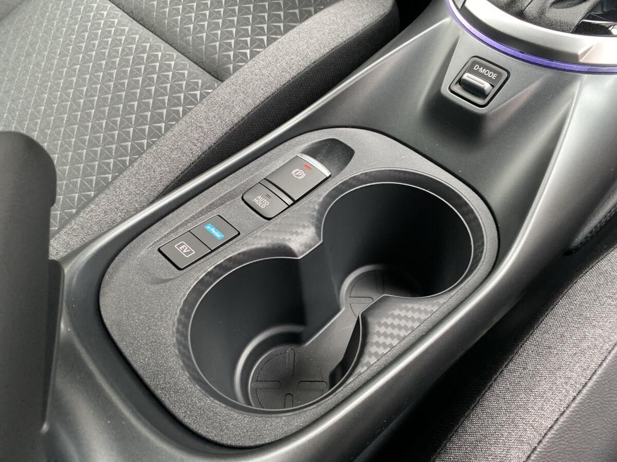 Nissan Juke N-Connecta 1.6 L Hybrid 4AMT Automatik