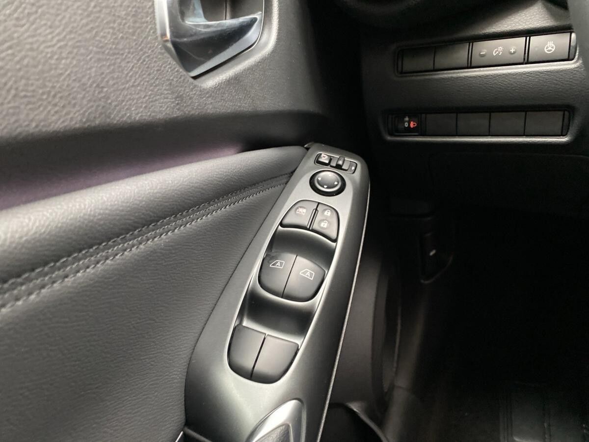 Nissan Juke N-Connecta 1.6 L Hybrid 4AMT Automatik