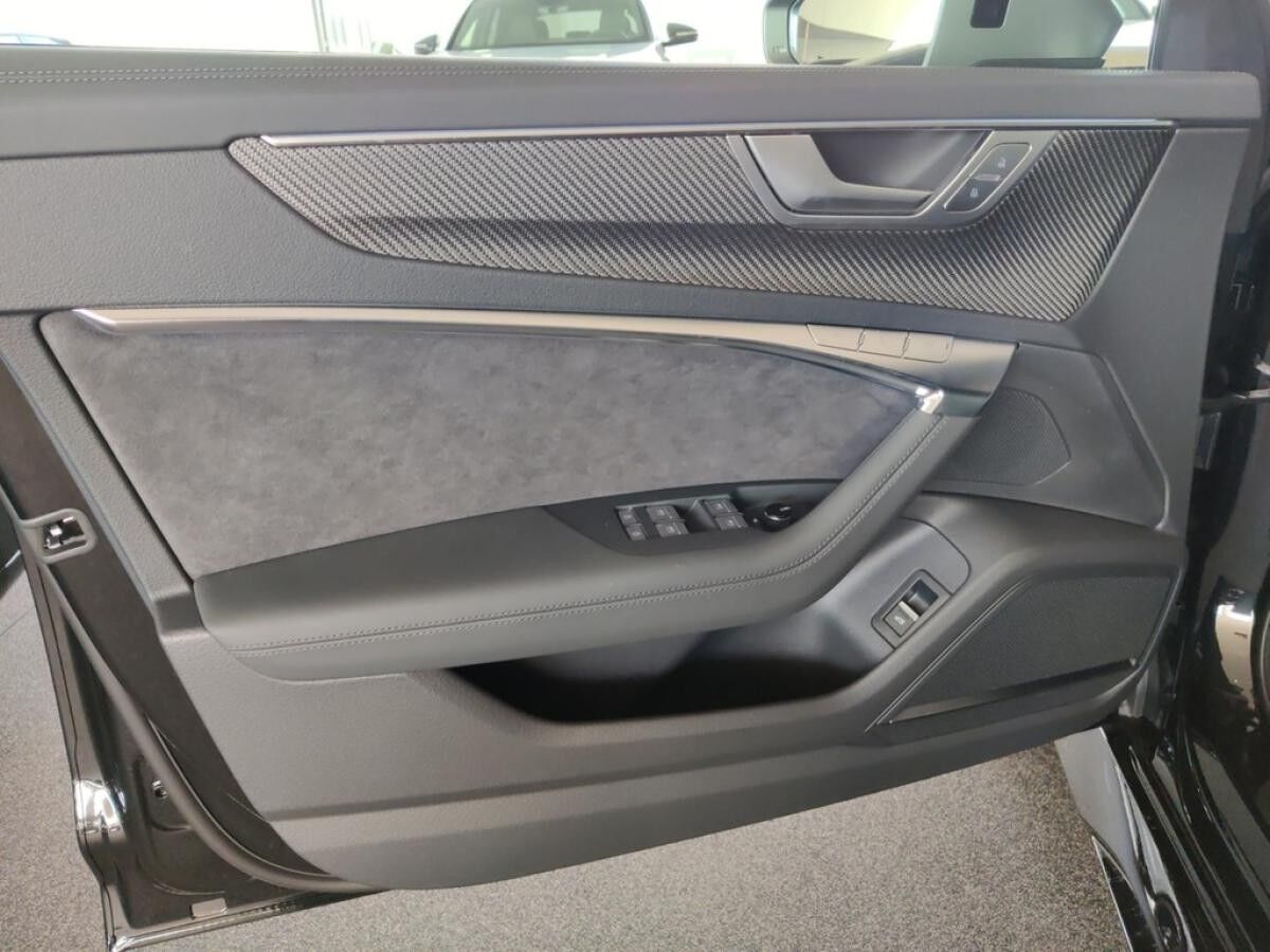 Audi RS6 Avant performance tiptronic STHZG*PANO*HUD*MATRIX*NAV*SHZ*ACC*PARKLENK*360°*B&O*EL.SITZE+HECKKL*VMAX