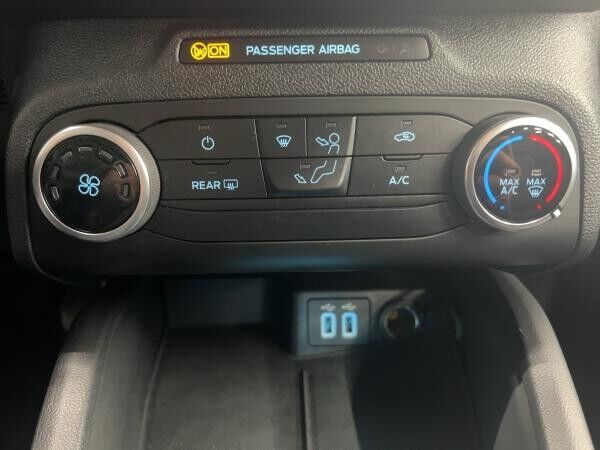 Ford Focus Cool & Connect EcoBoost 100